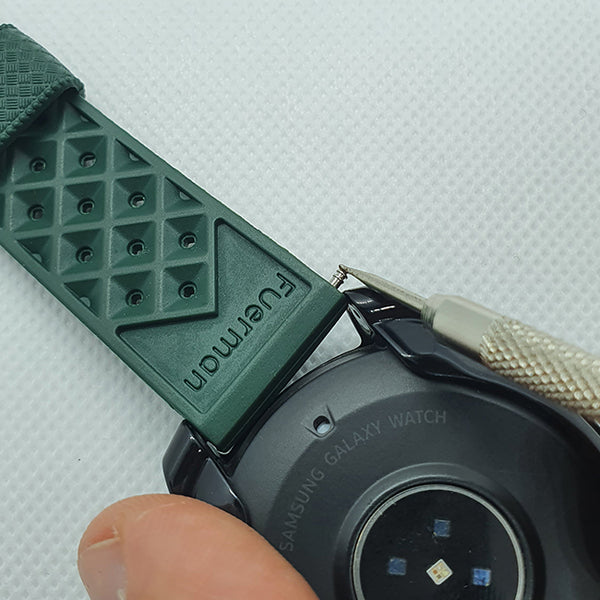 How To Replace Your Watch Strap (Step By Step Guide)